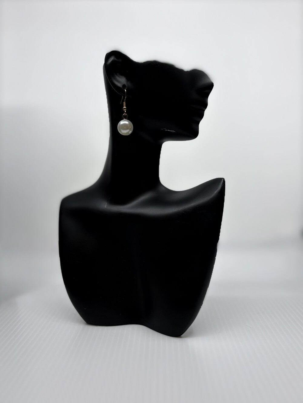 Pearly White Necklace - Picture 5 of 8
